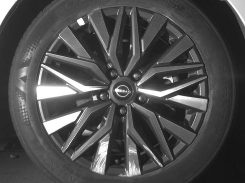 Used 2025 Nissan Altima 2.5 SV FWD image 13