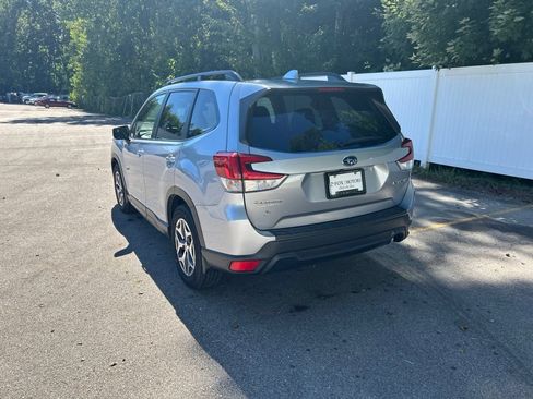 Used 2019 Subaru Forester Premium AWD/4WD image 2