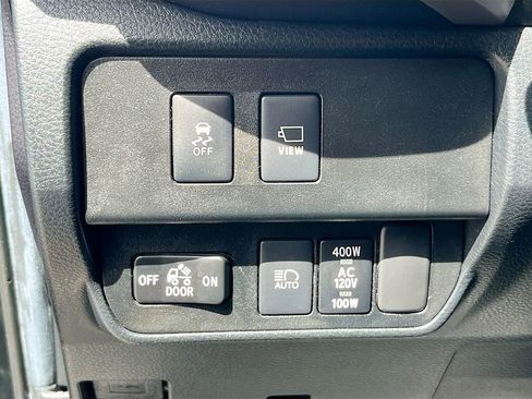Used 2021 Toyota Tacoma Limited AWD/4WD image 10