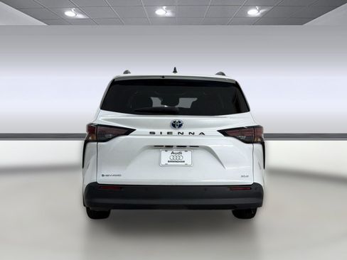 Used 2025 Toyota Sienna XLE w/ XLE Plus Package AWD/4WD image 8