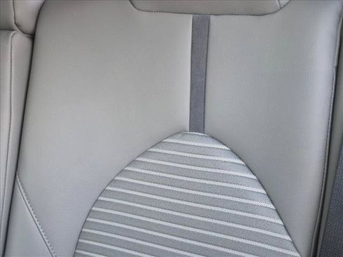 Used 2018 Toyota Camry SE w/ Audio Package FWD image 10