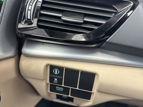 Used 2024 Acura RDX SH-AWD image 11