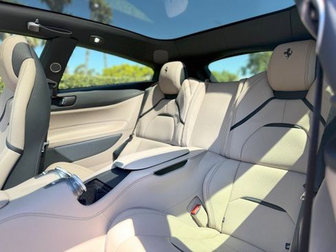 Used 2019 Ferrari GTC4Lusso image 18