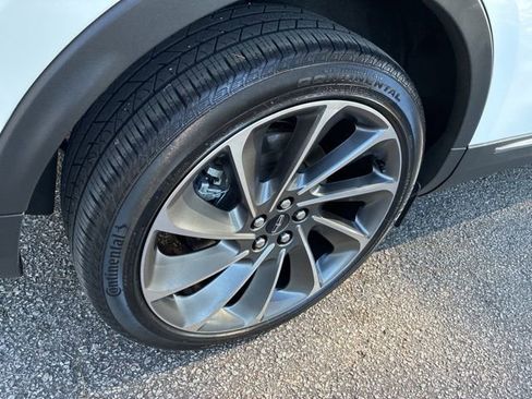 Certified 2022 Lincoln Nautilus Reserve w/ Equipment Group 202A image 15