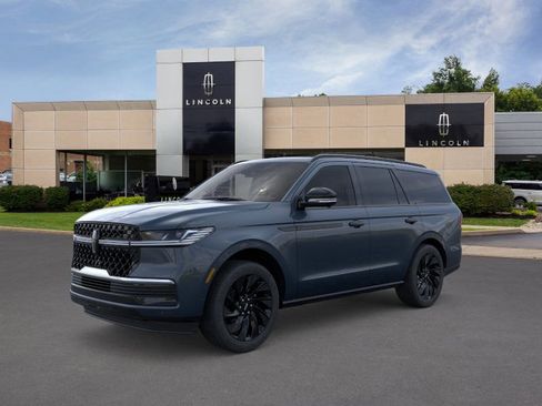 New 2026 Lincoln Navigator Reserve image 2