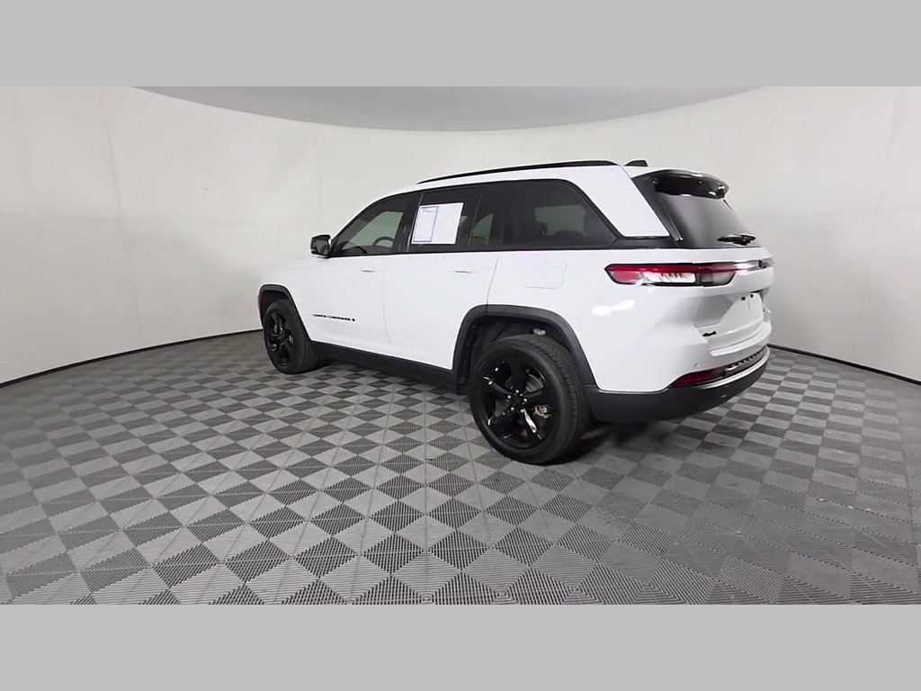 Used 2023 Jeep Grand Cherokee Limited w/ Black Appearance Package AWD/4WD image 46
