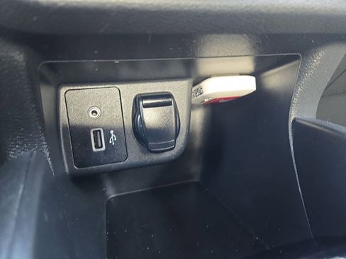 Used 2021 Nissan Versa SV image 27