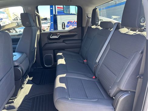 Used 2023 Chevrolet Silverado 1500 LT AWD/4WD image 10
