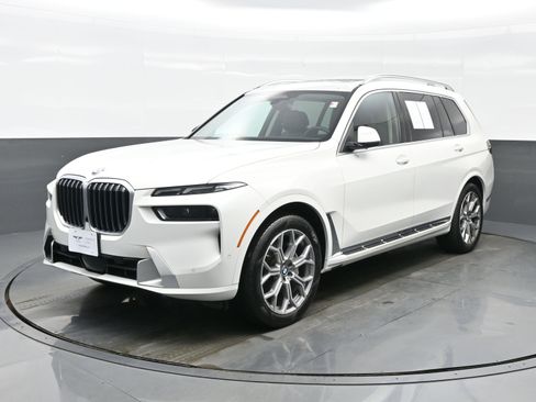 Used 2024 BMW X7 xDrive40i image 2