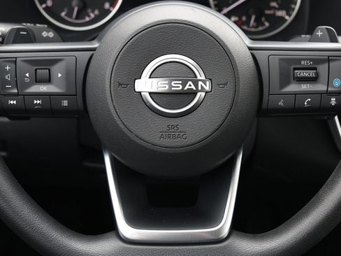 Used 2024 Nissan Rogue SV FWD image 17