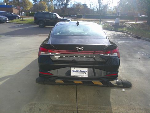 Used 2023 Hyundai Elantra SEL w/ Convenience Package image 11