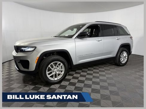 Used 2024 Jeep Grand Cherokee Laredo X RWD image 1