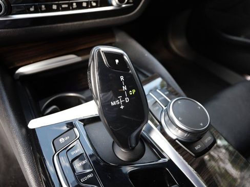 Used 2019 BMW 530i w/ Convenience Package RWD image 11