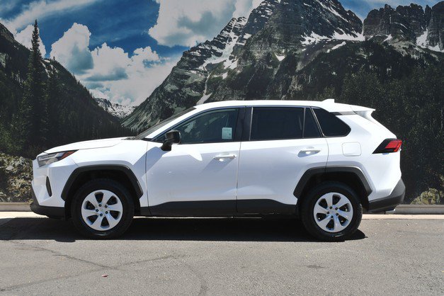 Used 2024 Toyota RAV4 LE AWD/4WD image 7