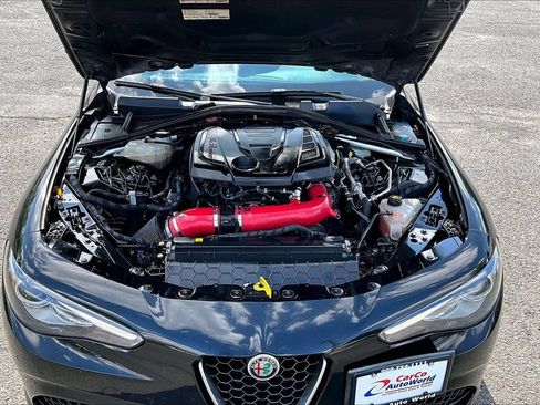 Used 2018 Alfa Romeo Giulia Ti Sport w/ Quick Order Package 22S Sport AWD/4WD image 39