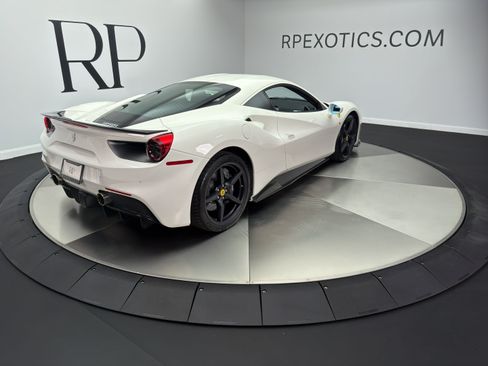 Used 2019 Ferrari 488 GTB RWD image 12