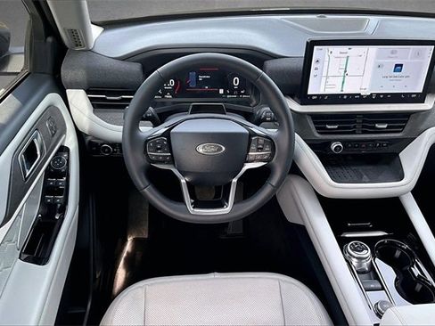 Certified 2025 Ford Explorer Platinum w/ Ultimate Package image 3