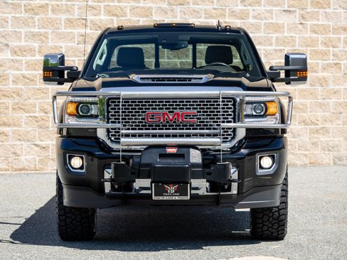 Used 2017 GMC Sierra 2500 Denali w/ Duramax Plus Package AWD/4WD image 5