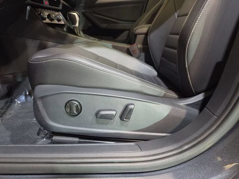 Used 2024 Volkswagen Jetta SE FWD image 14