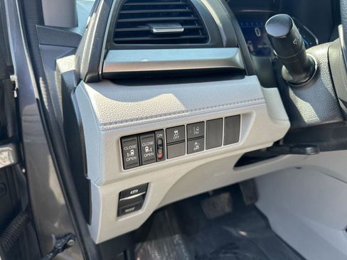 Used 2019 Honda Odyssey EX image 23