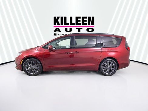 Used 2019 Chrysler Pacifica Limited w/ Advanced Safetytec Group FWD image 2