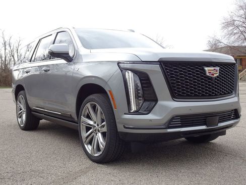 Certified 2025 Cadillac Escalade Sport Platinum w/ LPO, Floor Liner Package image 6