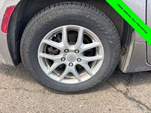 Used 2017 Chrysler Pacifica Touring FWD image 11