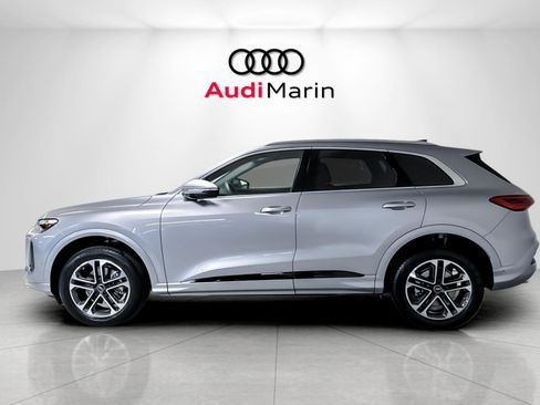 Certified 2025 Audi Q5 Premium w/ Convenience Package AWD/4WD image 2