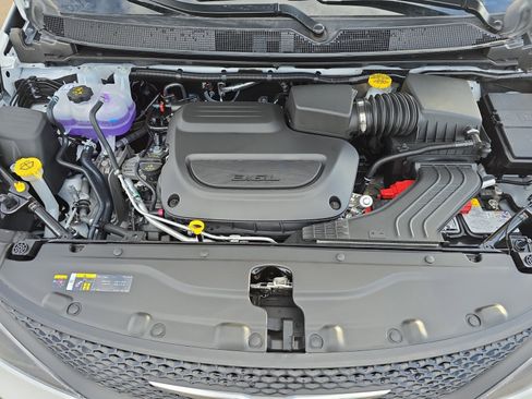 New 2026 Chrysler Voyager LX image 30