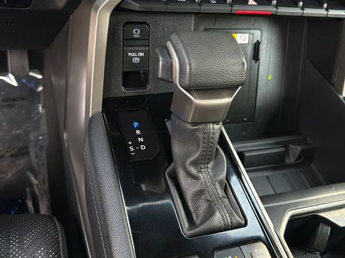 Used 2024 Toyota Tundra Limited AWD/4WD image 27