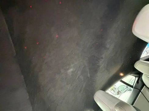 Used 2015 Tesla Model S 85D image 5