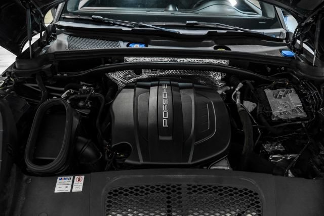 Used 2020 Porsche Macan AWD/4WD image 47