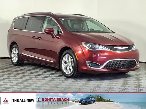 Used 2017 Chrysler Pacifica Touring-L Plus w/ Advanced Safetytec Group FWD image 1