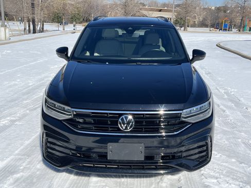 Certified 2022 Volkswagen Tiguan SE R-Line image 3