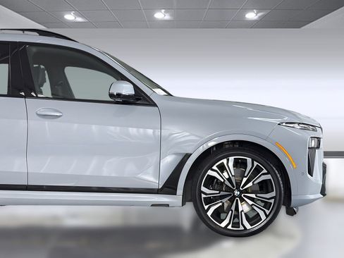 Used 2024 BMW X7 xDrive40i w/ M Sport Package AWD/4WD image 35