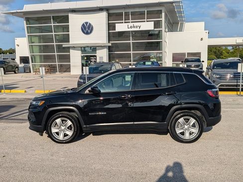 Used 2022 Jeep Compass Latitude FWD image 3