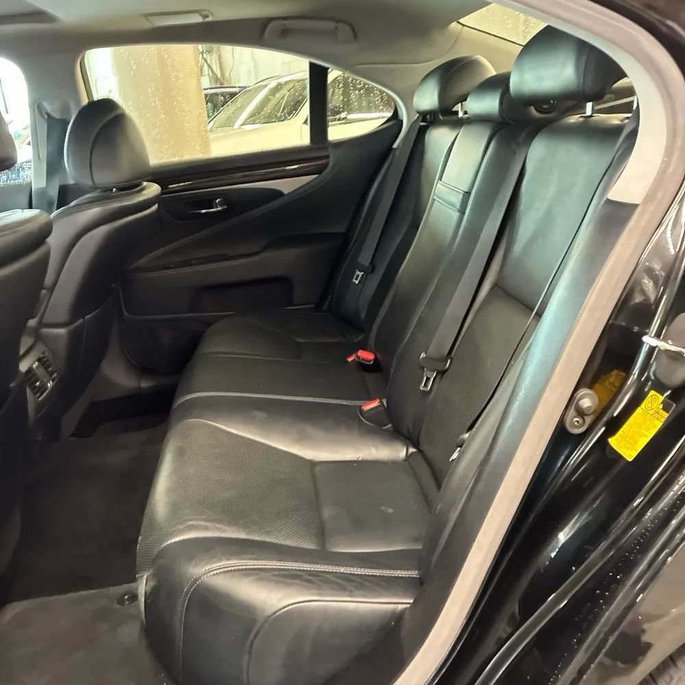 Used 2013 Lexus LS 460 AWD w/ Comfort Pkg image 24