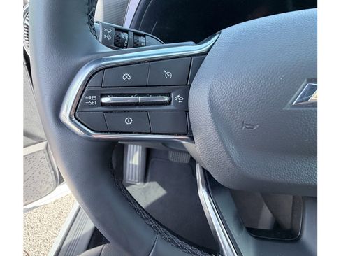 Used 2026 Chevrolet Equinox LT w/ Convenience Package II FWD image 14