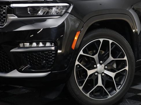 Used 2022 Jeep Grand Cherokee Summit image 3