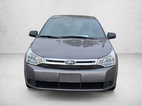 Used 2011 Ford Focus SE image 2