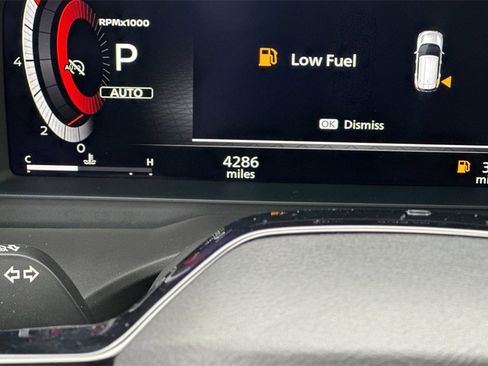 Used 2025 Nissan Rogue SL image 31