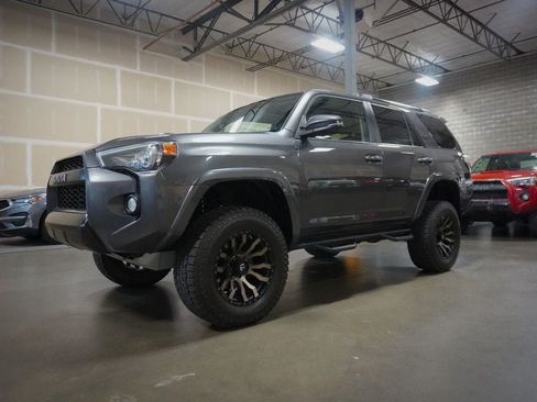 Used 2019 Toyota 4Runner TRD Off-Road Premium AWD/4WD image 2