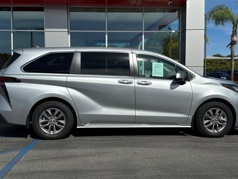 Certified 2023 Toyota Sienna XLE image 4