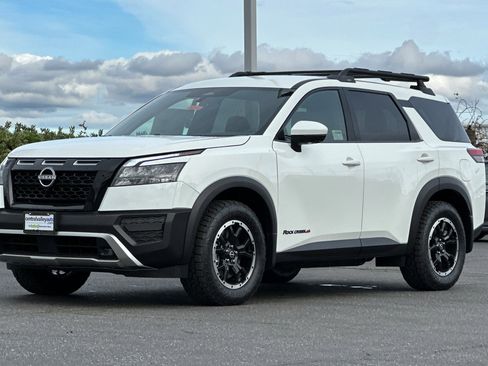 New 2025 Nissan Pathfinder Rock Creek image 8