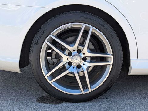 Used 2014 Mercedes-Benz E 350 4MATIC Sedan image 12
