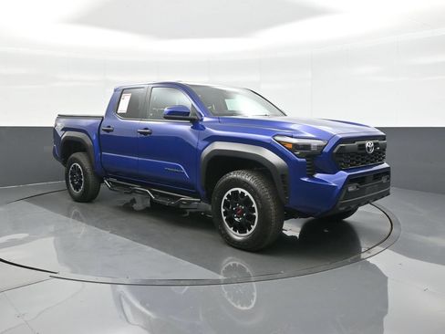 Certified 2024 Toyota Tacoma TRD Off-Road AWD/4WD image 1