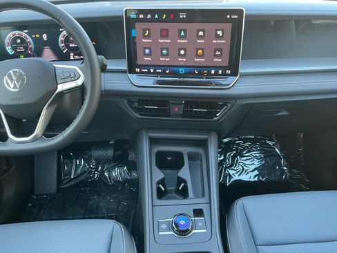New 2025 Volkswagen Tiguan SE image 11