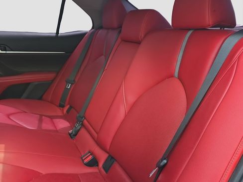Used 2018 Toyota Camry XSE FWD image 12
