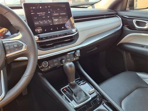 Certified 2024 Jeep Compass Limited image 6