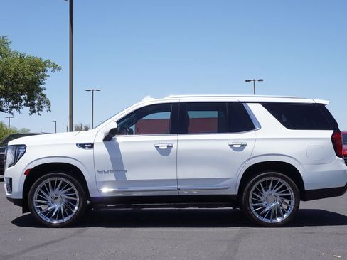 Used 2023 GMC Yukon SLT RWD image 2